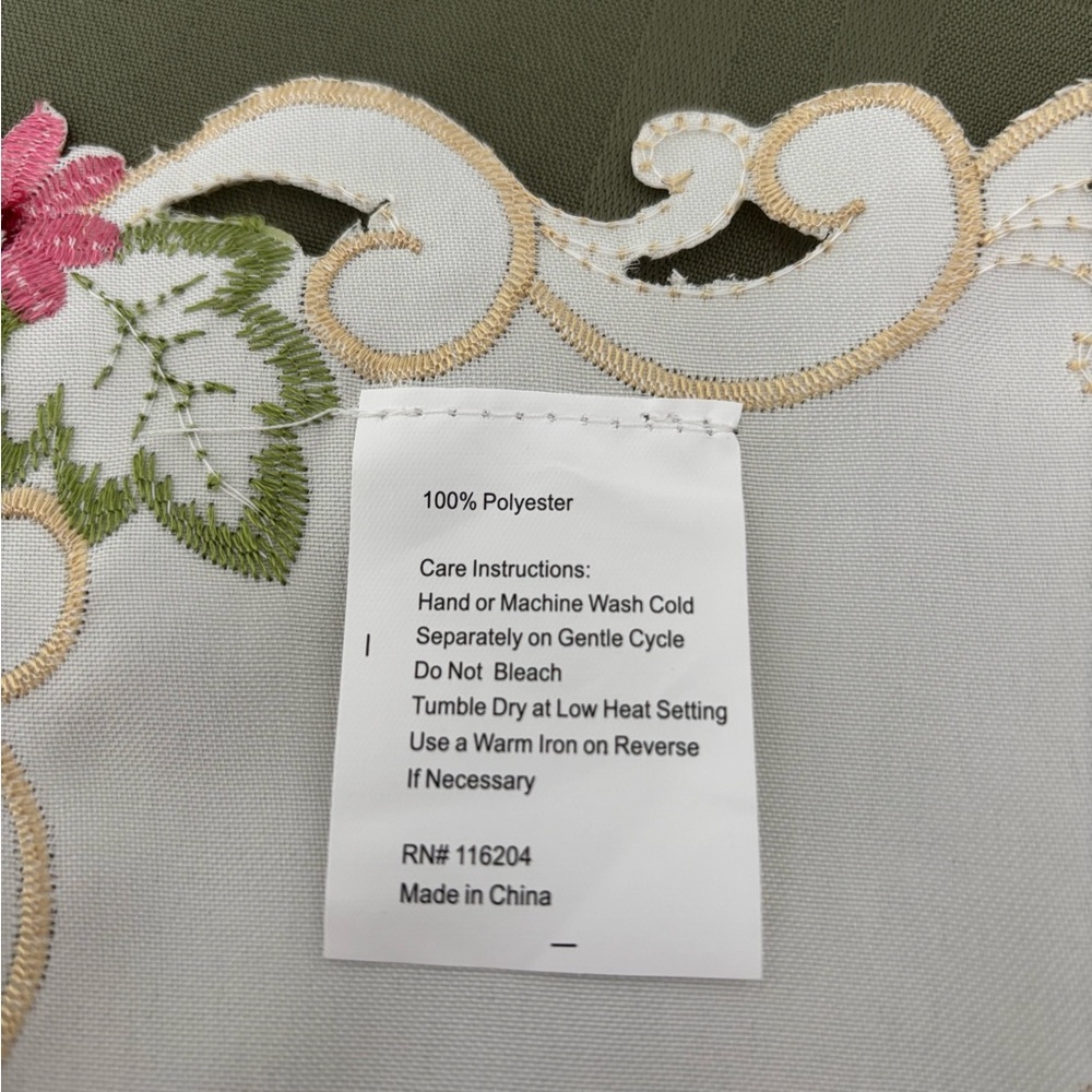 4 rose floral placemats in very good condition! Pinks and Maroons. - Picture 8 of 10
